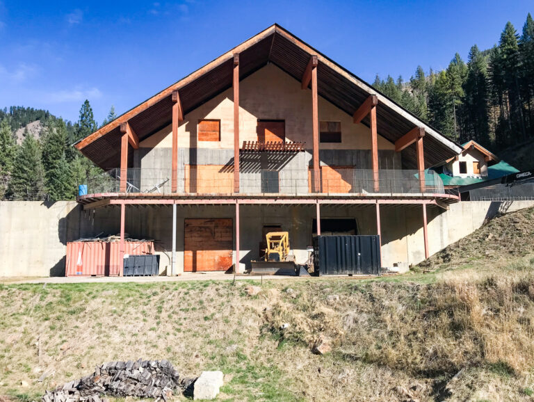 Bear Creek Lodge - Lodge Back